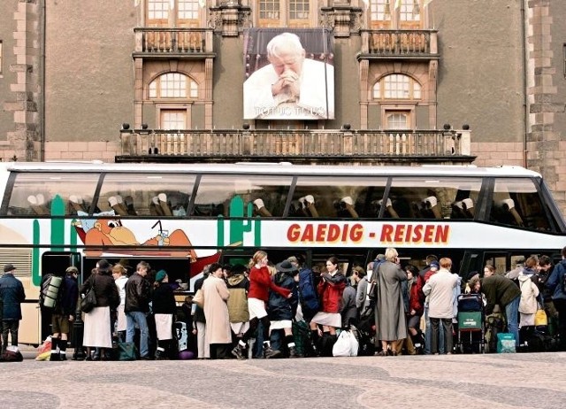 W kwietniu 2005 roku wielu mieszkańców Poznania w zorganizowanych grupach pojechało do Rzymu na pogrzeb papieża