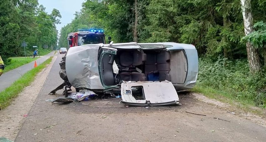 W Paliwodziźnie w wyniku dachowania samochodu osobowego,...