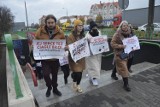 Protest #AniJednejWięcej w Głogowie. Manifestacja w sprawie śmierci ciężarnej. ZDJĘCIA