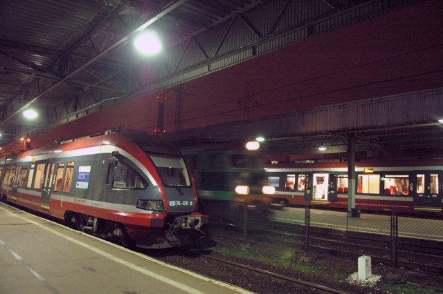 Pociągi ED74 wróciły na tę trasę Łódź - Warszawa