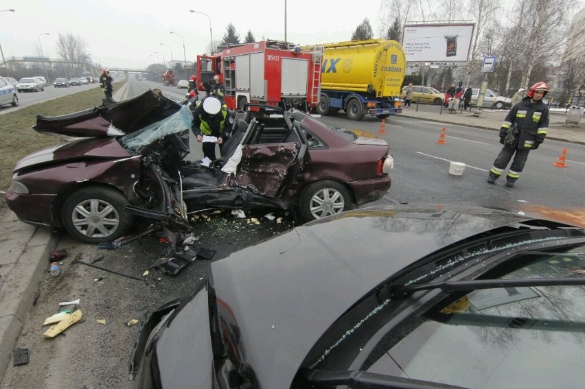 Wrocław: Tragiczny wypadek na al. Sobieskiego. Jedna osoba zginęła, 5 rannych (ZDJĘCIA)