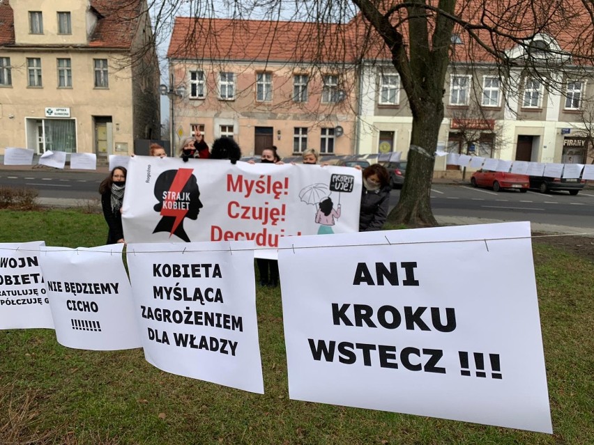 Generalny strajk kobiet. W Rogoźnie kobiety walczą o swoje prawa