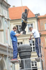 Sąd: Zniszczył kata na pręgierzu. Niech pracuje i zapłaci! [FILM]