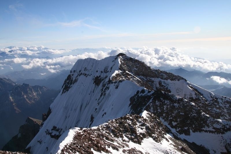 Widok ze szczytu na masyw Aconcagua