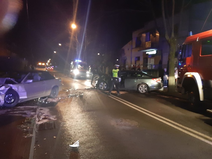 Pijany kierowca spowodował wypadek na ul. Głowackiego w Tomaszowie Maz. [ZDJĘCIA]