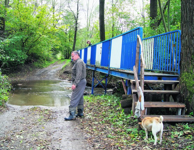 Po deszczach przez ten bród nie da się niczym przejechać