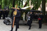 Pogrzeb Pawła Czerniaka. Strażak z Żar zginął 1 czerwca 2021 na "drodze śmierci" Spoczął na cmentarzu w Lubsku