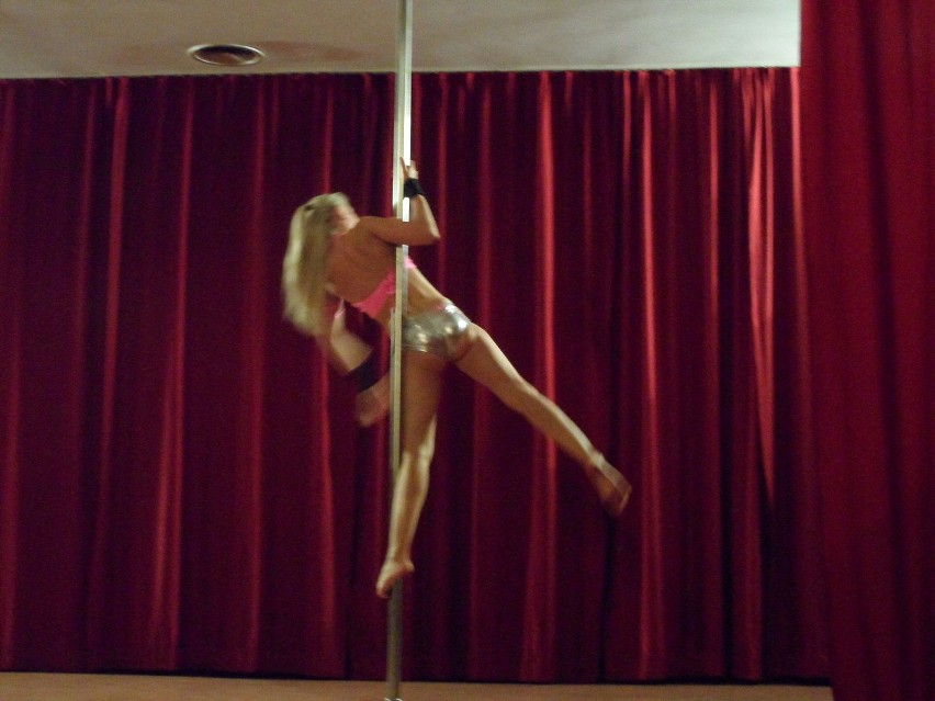 Świętochłowice: Charytatwny pokaz pole dance, czyli... tańca na rurze [ZDJĘCIA i WIDEO]