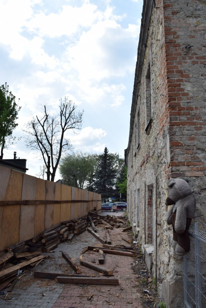 Rozbiórka kamienicy przy ulicy Śląskiej w Wieluniu [ZDJĘCIA]