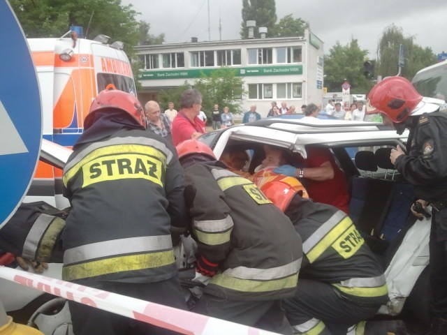 Groźny wypadek miał miejsce na Aleksandrowskiej w Łodzi we wtorek przed godziną 10.