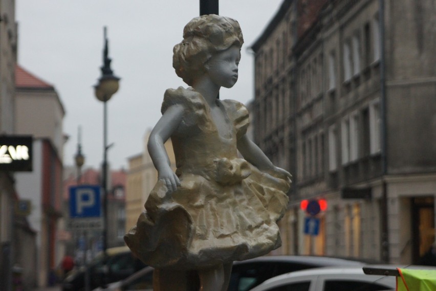 Figura Shirley Temple stanęła przy ulicy Garbarskiej w...