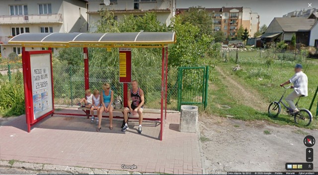 Rozpoznajesz te przystanki autobusowe w Kraśniku? Przejdź do galerii i zobacz co i  kogo uwieczniły kamery Google.