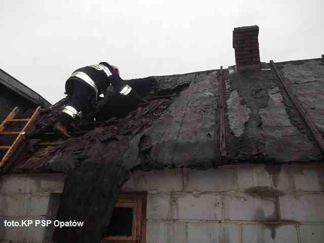 Pożar w Opatowie. Paliło się poddasze [zdjęcia]