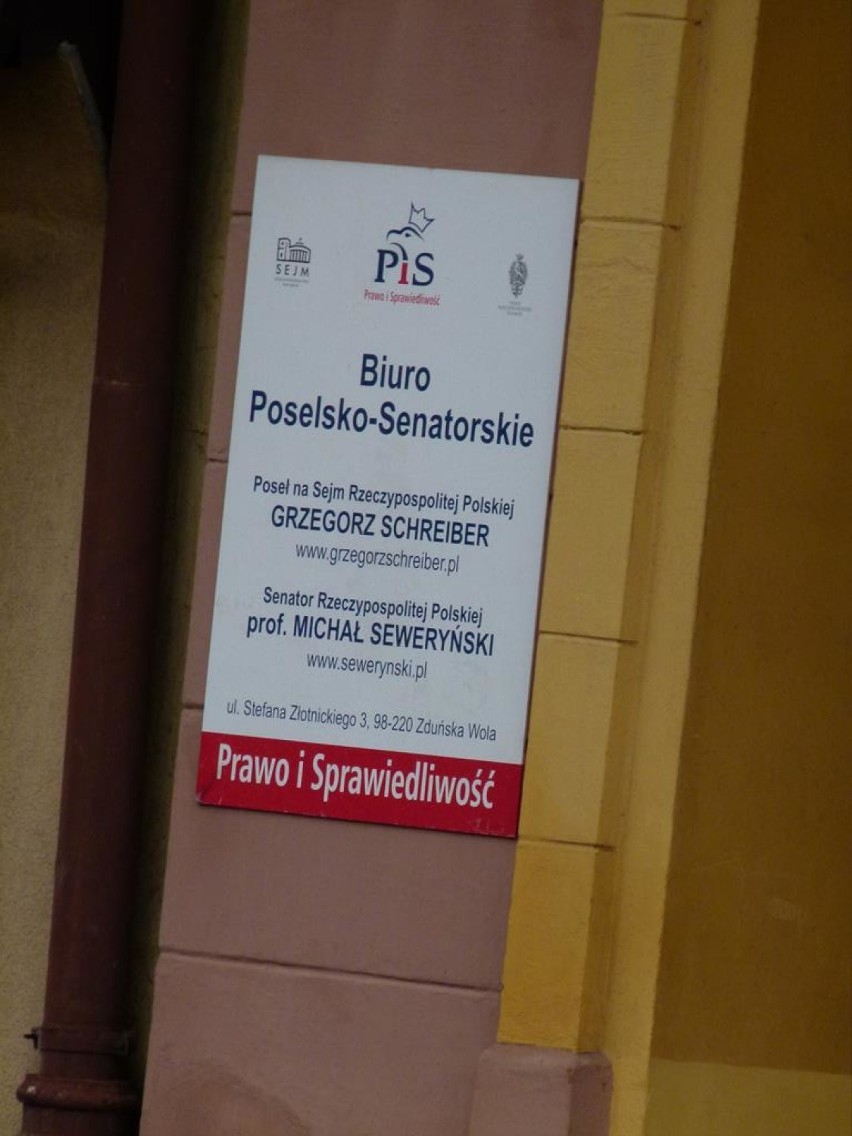 Co dalej z biurem poselsko-senatorskim PiS w Zduńskiej Woli? [FOTO]