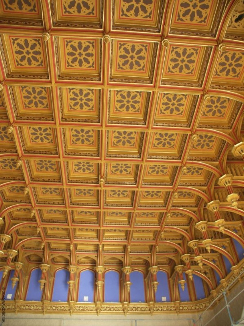 Odnowiony strop Sali Sesyjnej Dworca Głównego we Wrocławiu