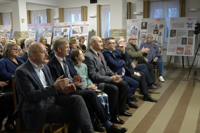 Ciesząca się dużym zainteresowaniem "Nasze zrywy powstańcze"...