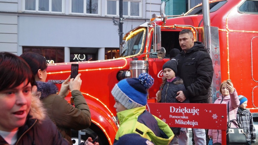 Świąteczne ciężarówki Coca-Coli w Bydgoszczy. Prawdziwe szaleństwo na Starym Rynku [zdjęcia, wideo]