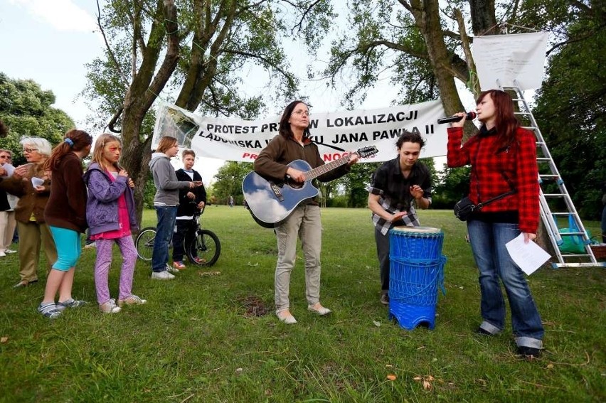 Ponad stu poznaniaków protestowało w sobotę przeciwko...