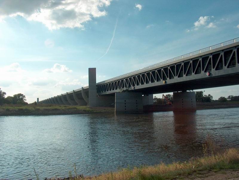 Most wodny w Magdeburgu (Niemcy)...