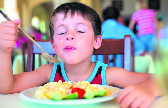 Dzieci w przedszkolach i szkołach jedzą lepiej, czyli zdrowiej dzięki nowemu menu