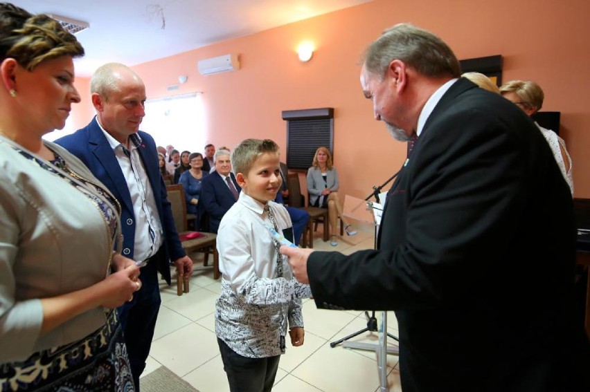 Szkolne stypendia dla prymusów z gminy Przygodzice [FOTO, LAUREACI]