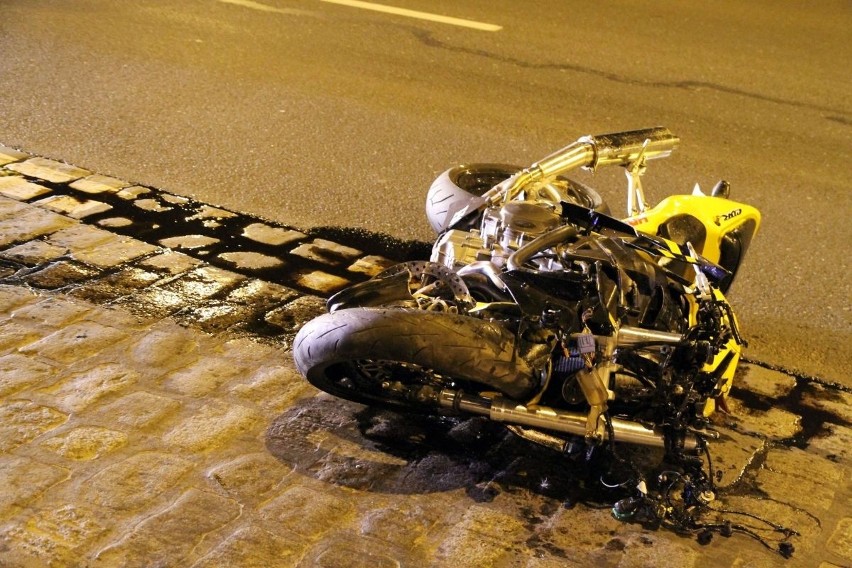 Wrocław: Zginął motocyklista. 3 osoby w szpitalu (ZDJĘCIA)
