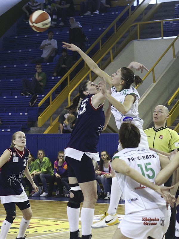 Wynikiem 65:50 zakończył się sobotni mecz LANGUAGE SCHOOL Pabianice - AZS Uniwersytet Warszawski I ligi koszykówki kobiet.