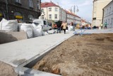 Trwa remont na ul. 3 Maja w Rzeszowie. Robotnicy kładą już granit [FOTO,WIDEO] 