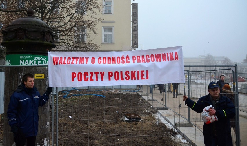 Protest pocztowców. Chcą podwyżki i lepszych warunków pracy (ZDJĘCIA, WIDEO)