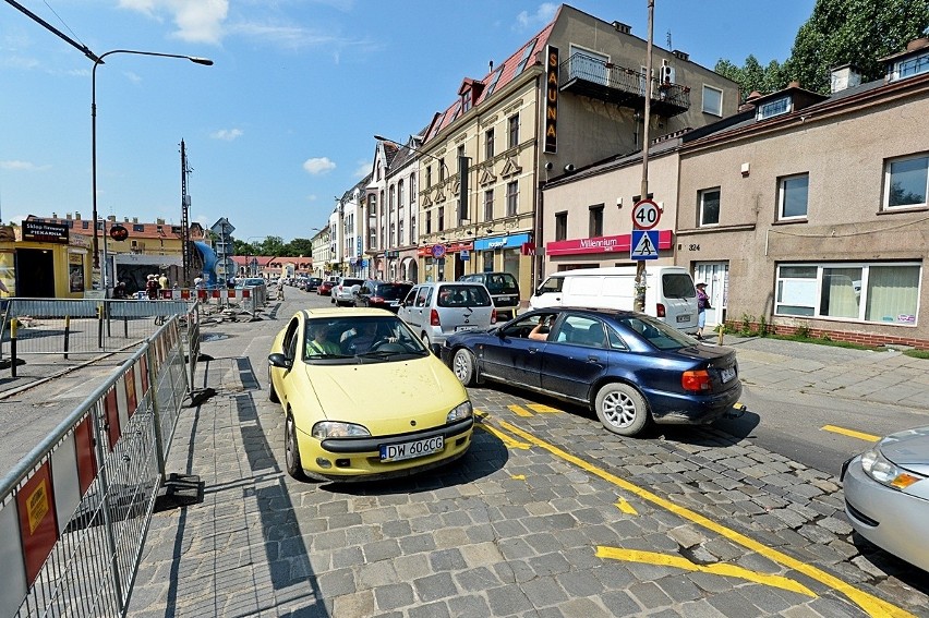 Objazdy i ogromne korki na Psim Polu. Rusza budowa ronda (MAPA, ZDJĘCIA)