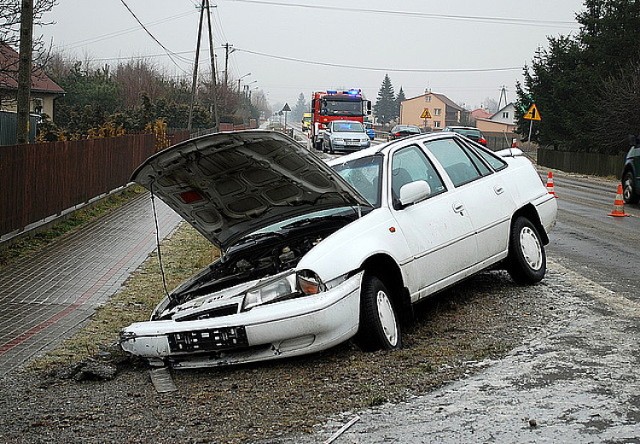 Wypadek w Kolbuszowej Dolnej. Pijany kierowca wpadł do rowu