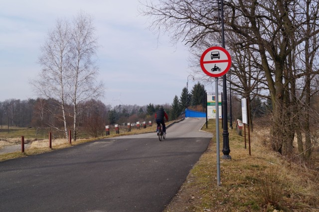 Polsko - niemiecki most łączący Deschkę z Pieńskiem