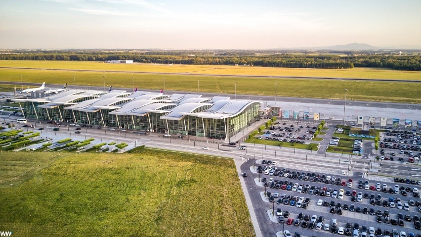 Wrocławski port lotniczy z lotu drona