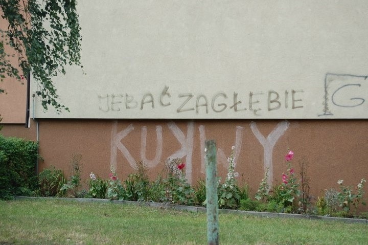 Śląskie: Kibicowskie wrzuty na naszych murach? Obrzydliwe! [ZDJĘCIA]