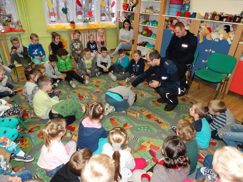 Policjanci z Osięcin spotkali się w przedszkolakami z Pocierzyna [zdjęcia]