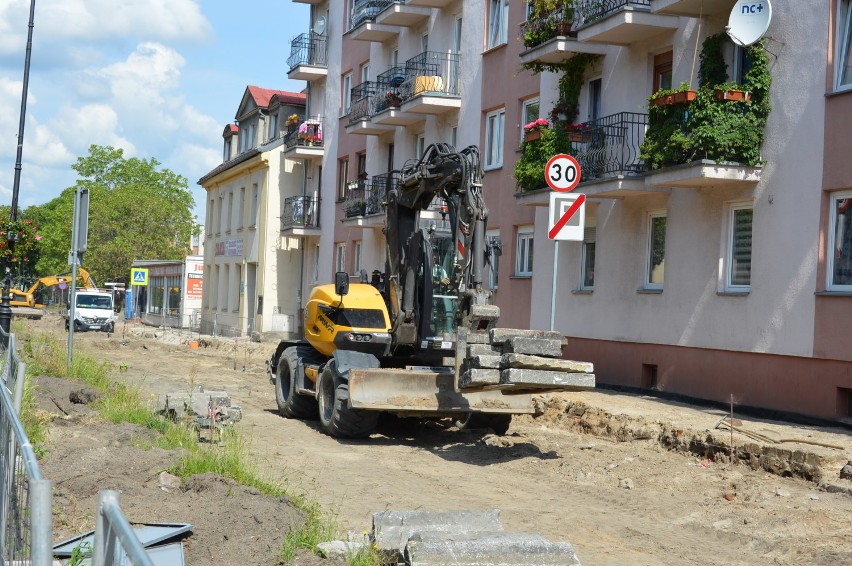 Tak obecnie wygląda ul. Ratuszowa w Żaganiu oraz jej...