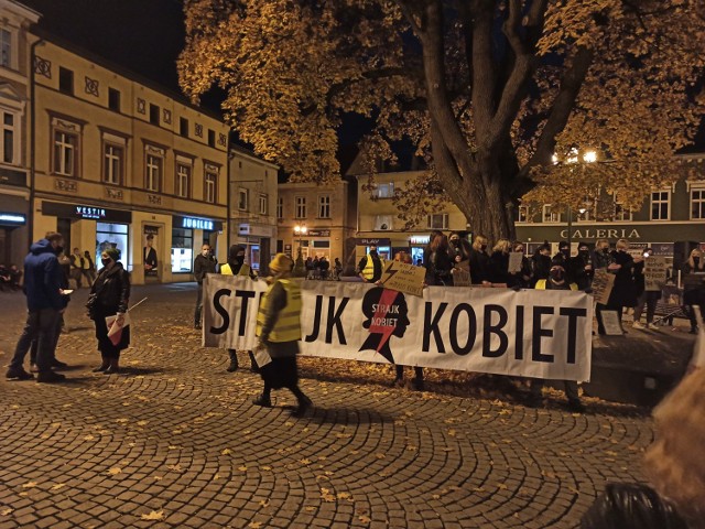 Strajk kobiet w Lublińcu. Wieczorem mieszkańcy wyszli na ulice