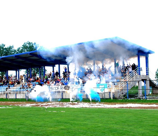 Uroczyste wręczenie pamiątkowych medali i pucharów za awans MKS-u Myszków do Ligi Okręgowej