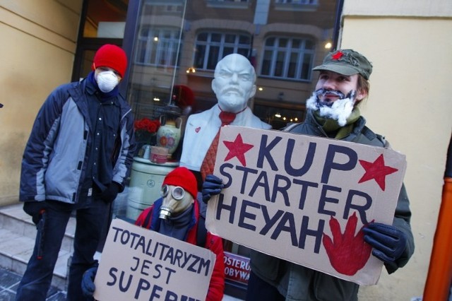 Protest przeciwko usunięciu reklamy z Leninem w roli głównej
