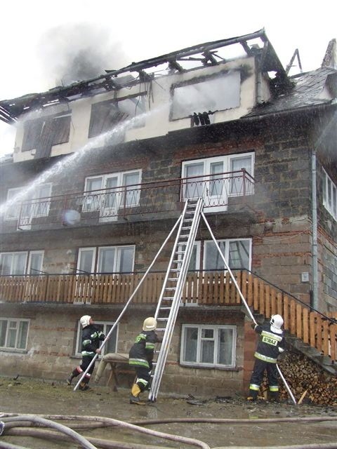 Płonie budynek mieszkalny w Szlachtowej