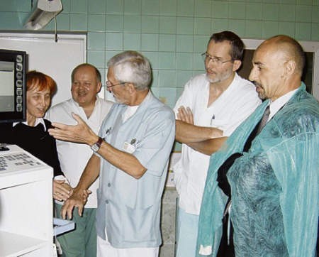 Dyrektorowi Januszowi Ratajczykowi (od prawej) jedna praca nie wystarczyła