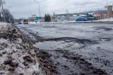 Razem ze śniegiem stopniał asfalt na wielu ulicach Wałbrzycha. Zobaczcie, ile pojawiło się dziur na wałbrzyskich drogach(ZDJĘCIA)