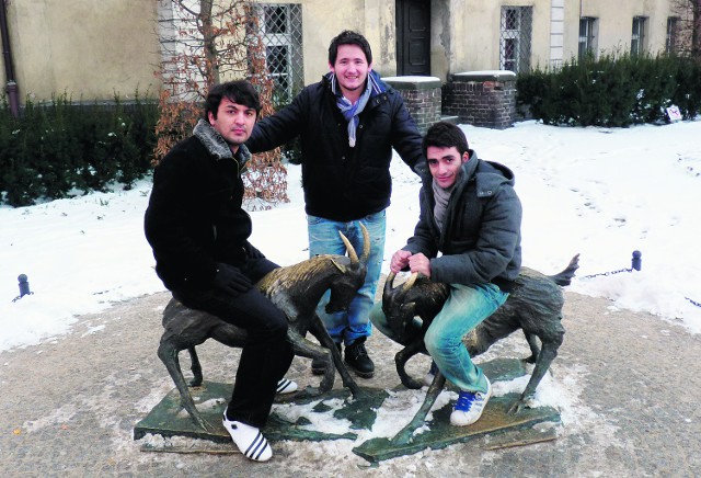 Od lewej: Ahmet Gundem, Berk Erturul i Mehmet Getin. Dwaj ostatni chcą po studiach  założyć własny biznes w Poznaniu