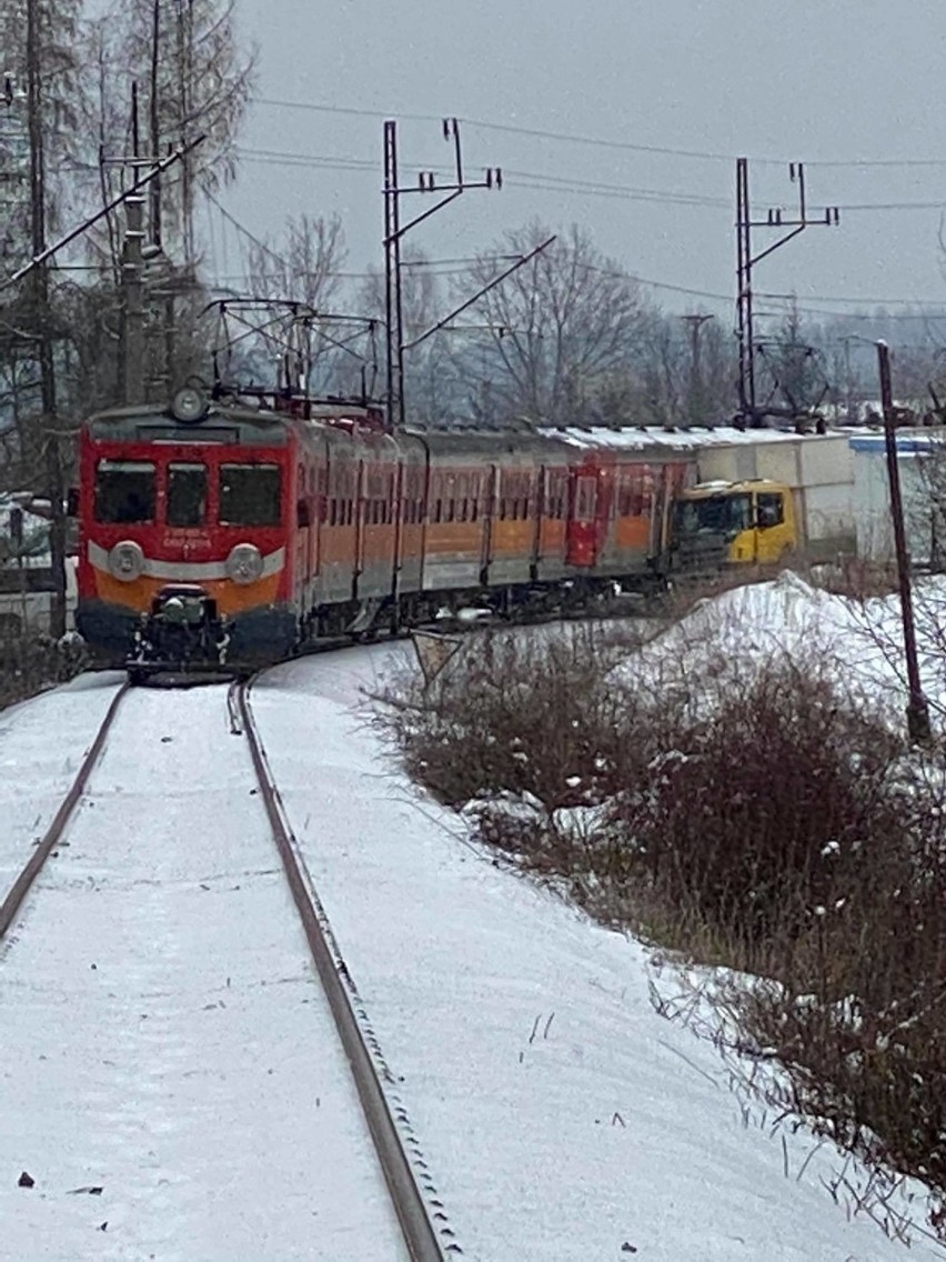 Wypadek w Kalwarii Zebrzydowskiej pociągu z TIRem. To drugi...