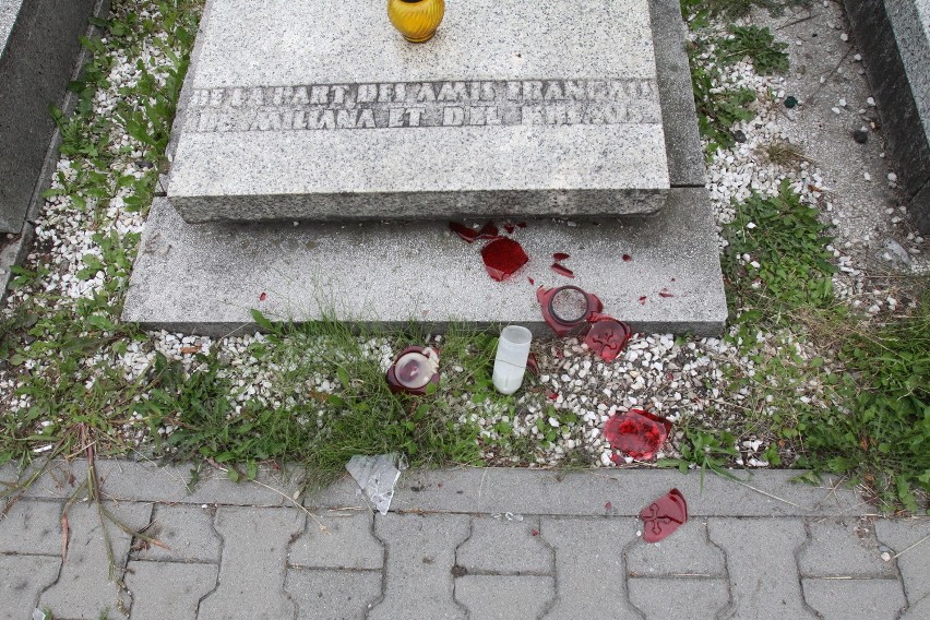 Dewastacja cmentarza w Katowicach przy ul. Sienkiewicza