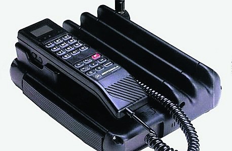 Motorola 2000, ochrzczona pieszczotliwie kaloryferem. Ważyła...