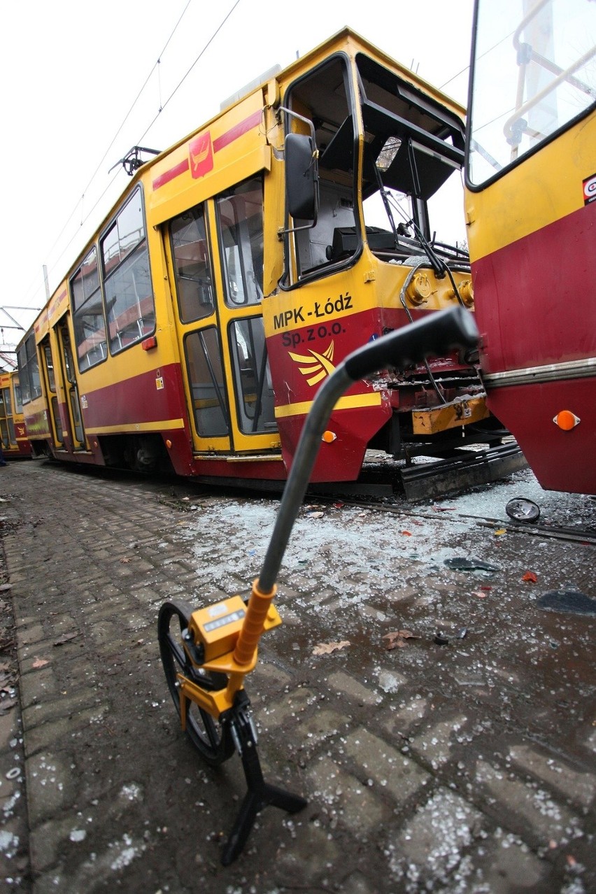 Łódź: 6 osób rannych w zderzeniu tramwajów (FILM i ZDJĘCIA)