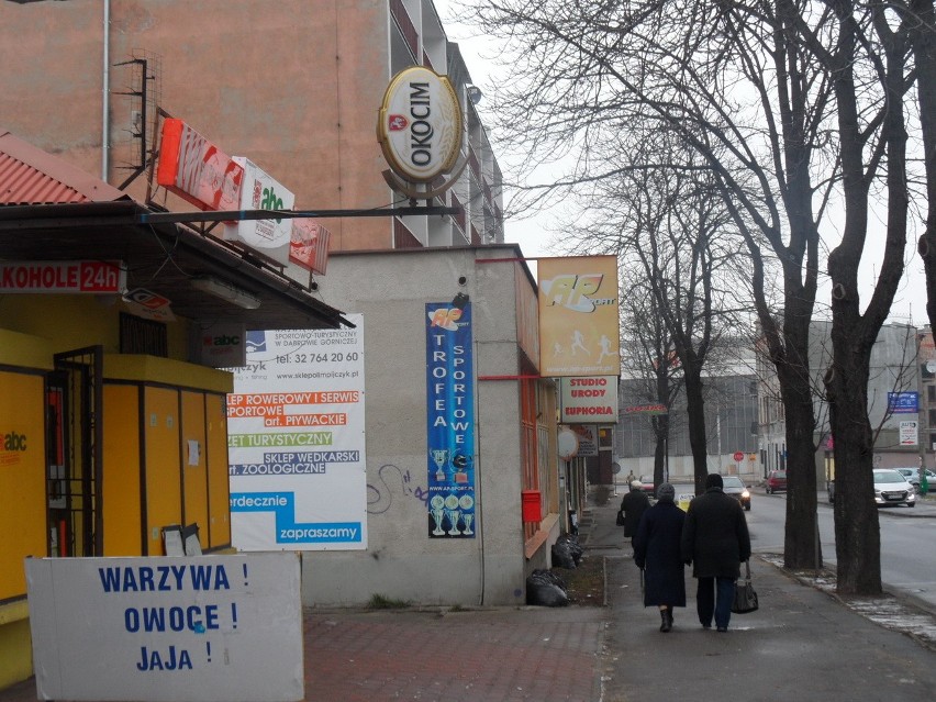 W Dąbrowie trwa przegląd reklam. Potem będą kary [WYRZUĆMY SZPETNE SZYLDY]