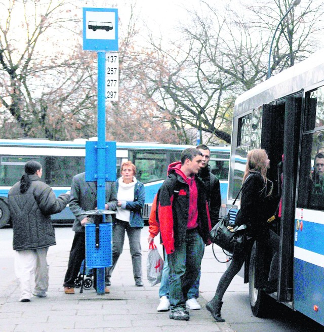 Do gmin kursują autobusy 62 linii aglomeracyjnych