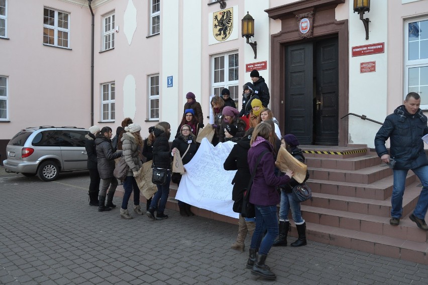 Lębork: Sprawa uczennicy, sądzonej za obrazę starosty, umorzona